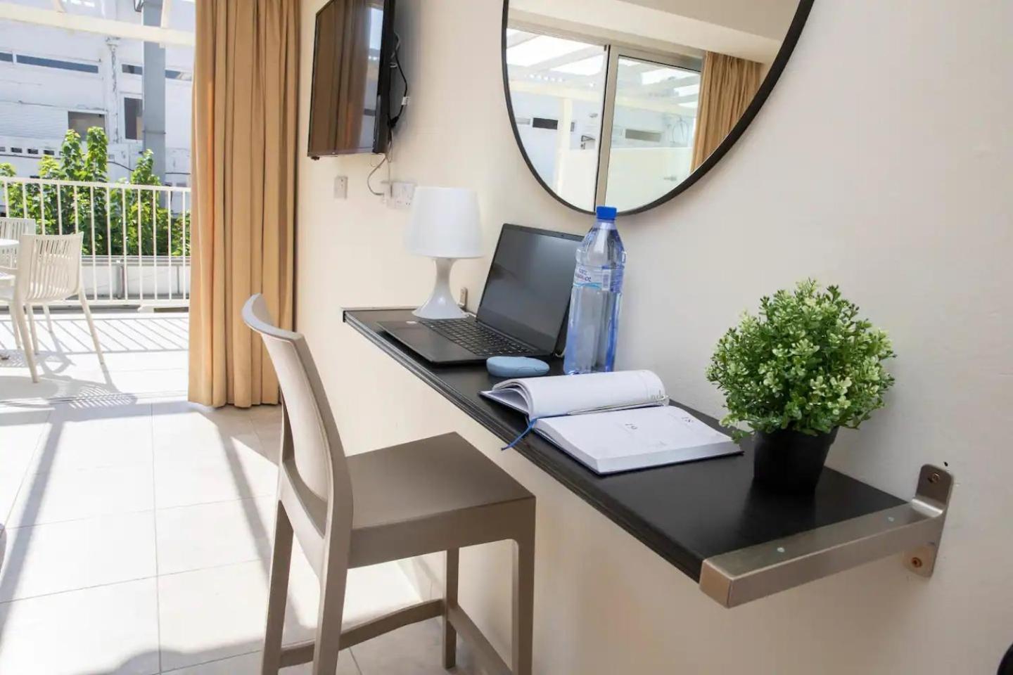 Harbour Lights Studio Apartments Paphos Exterior photo