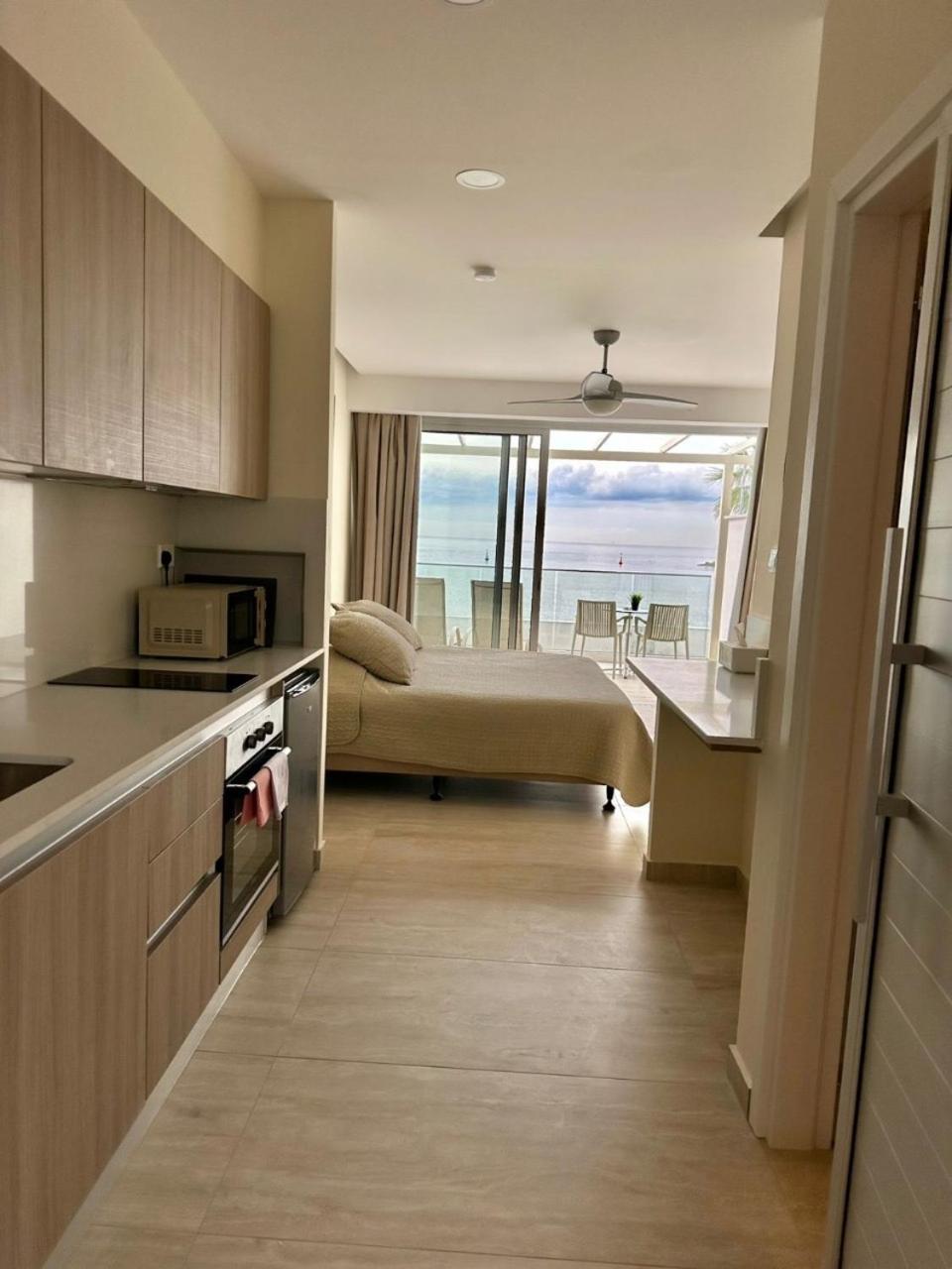 Harbour Lights Studio Apartments Paphos Exterior photo