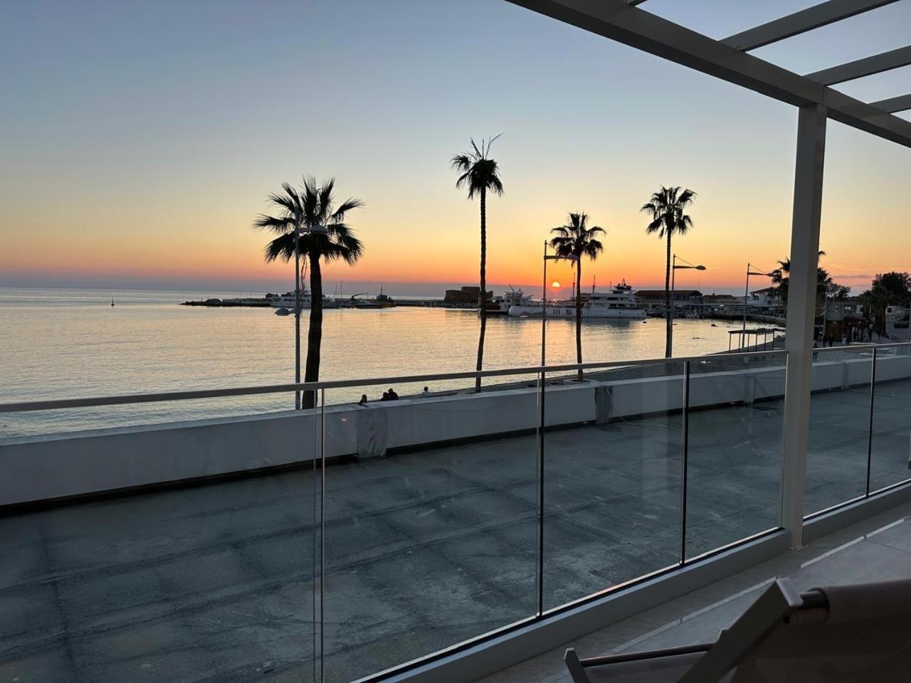 Harbour Lights Studio Apartments Paphos Exterior photo