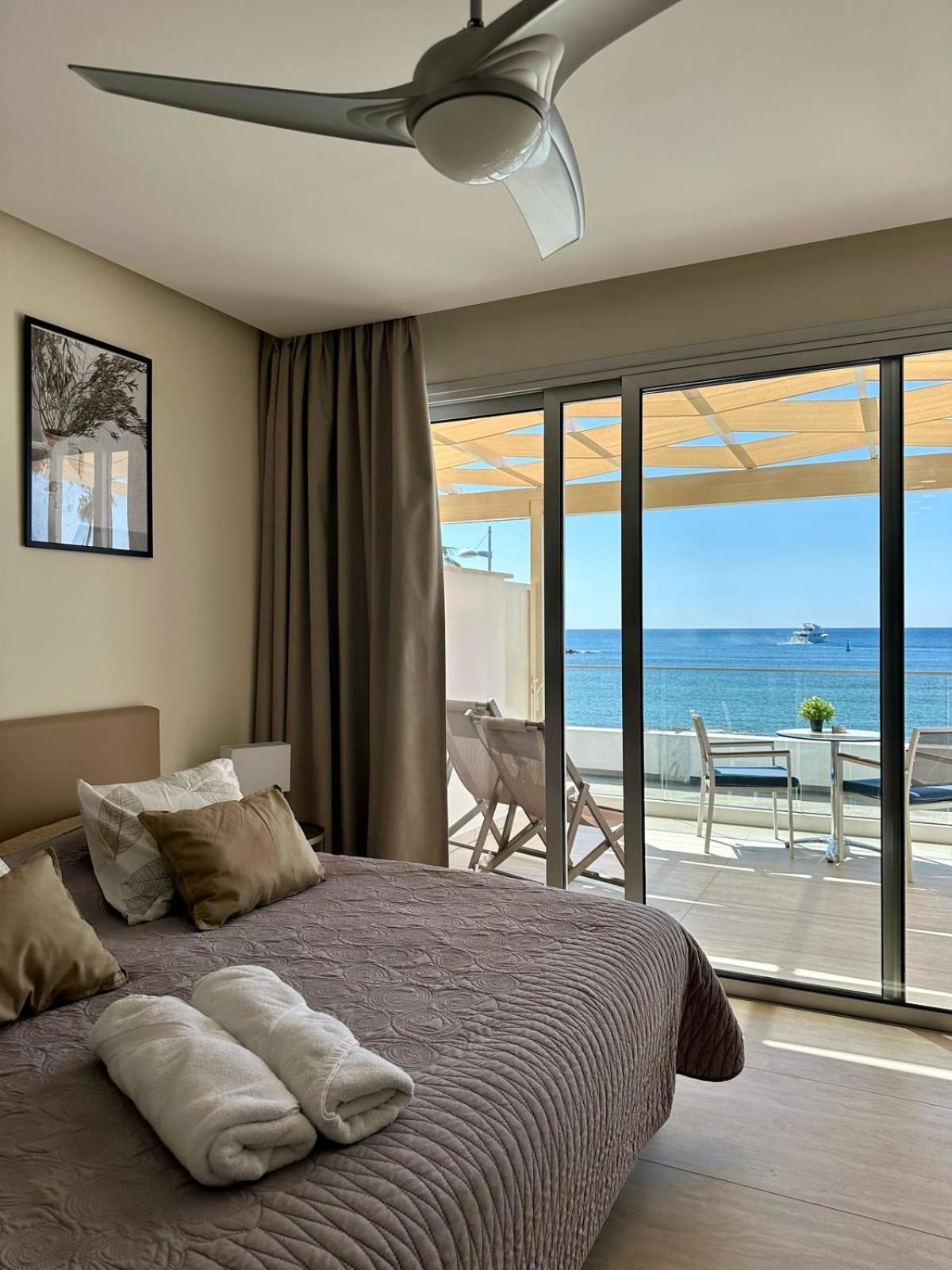 Harbour Lights Studio Apartments Paphos Exterior photo